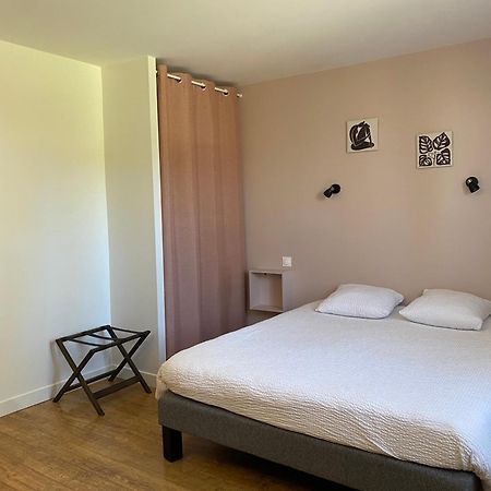 Logis Hotel Le Clos Pite Préchacq Exteriör bild