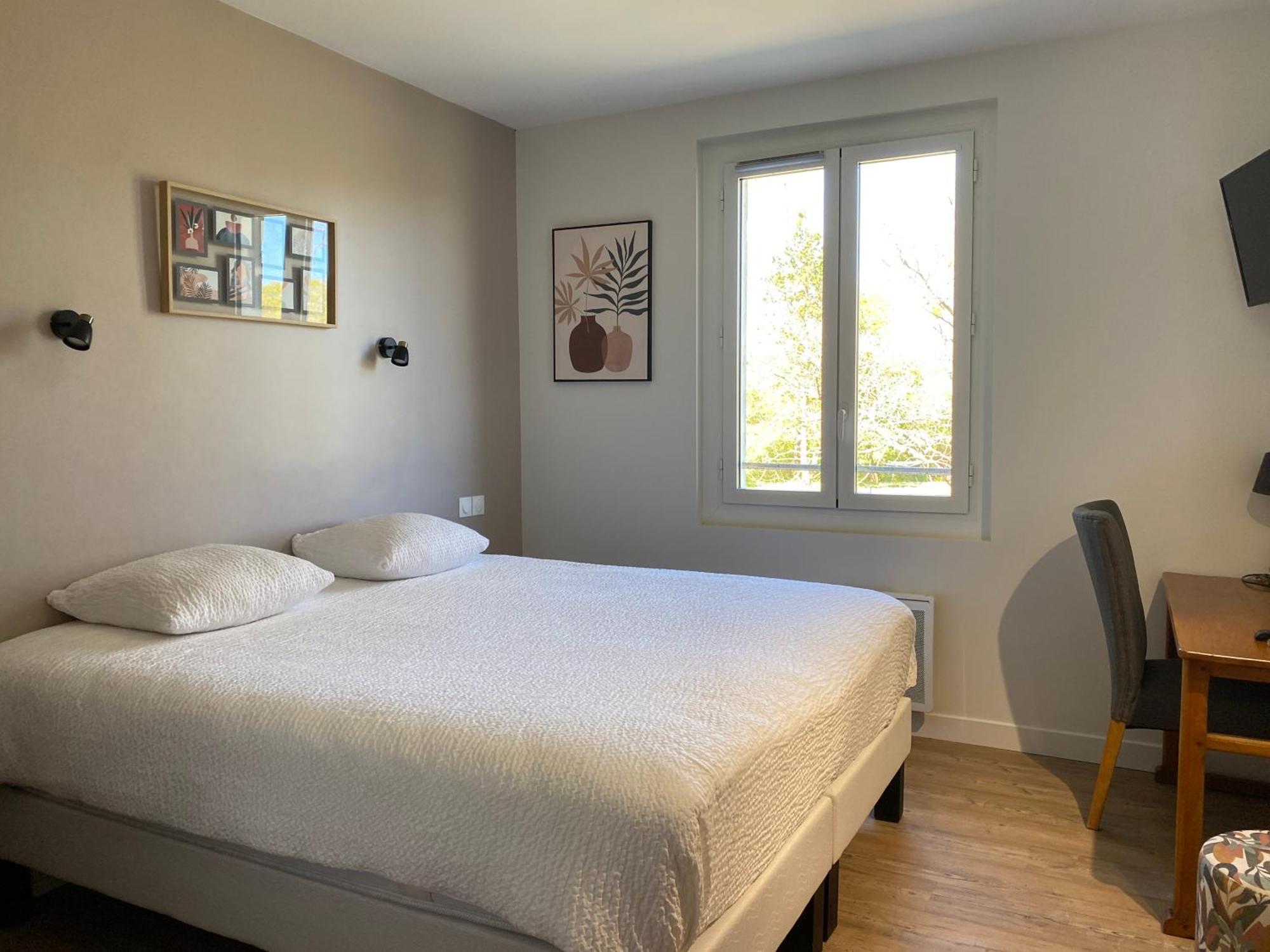 Logis Hotel Le Clos Pite Préchacq Exteriör bild