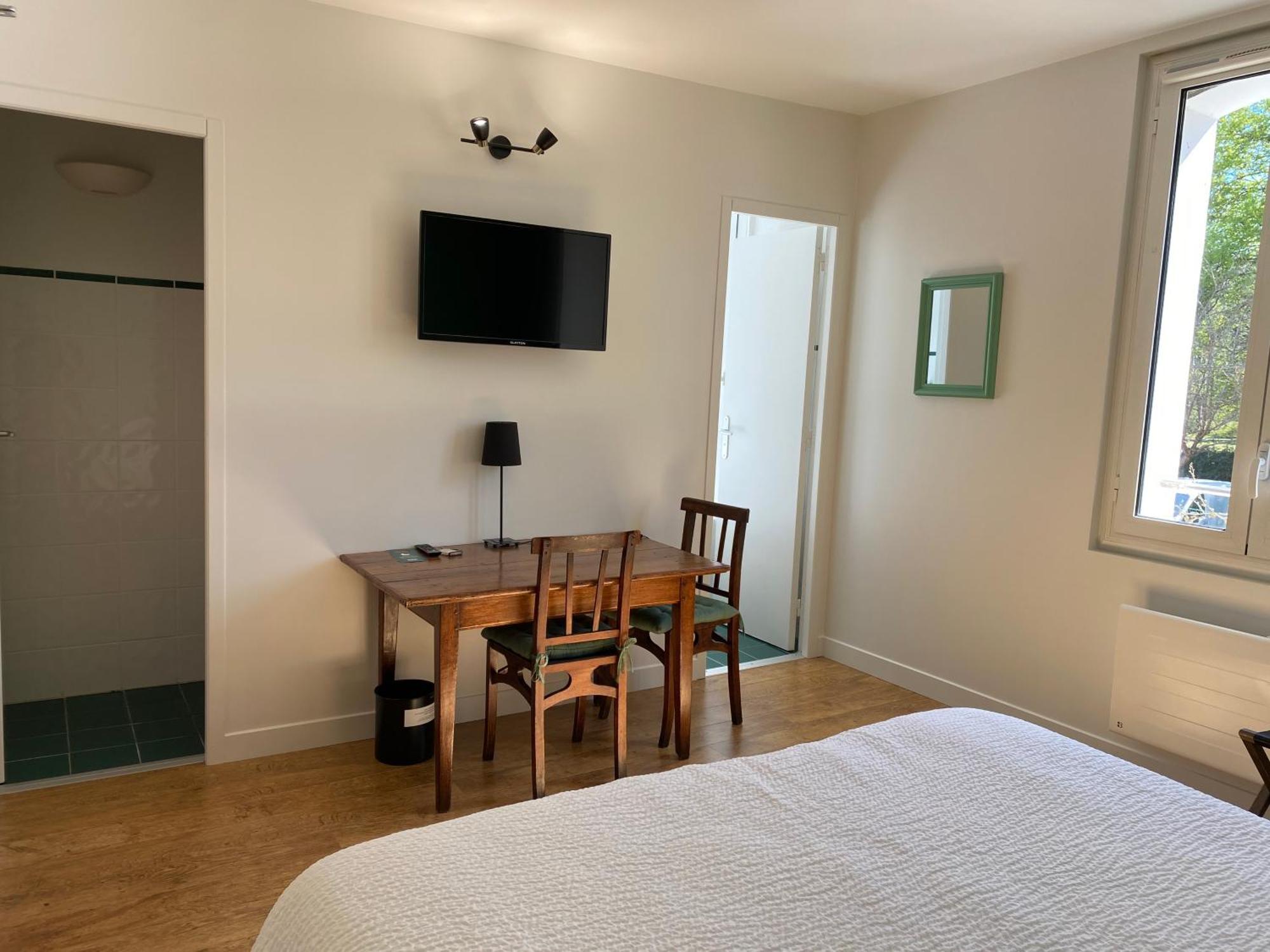 Logis Hotel Le Clos Pite Préchacq Exteriör bild