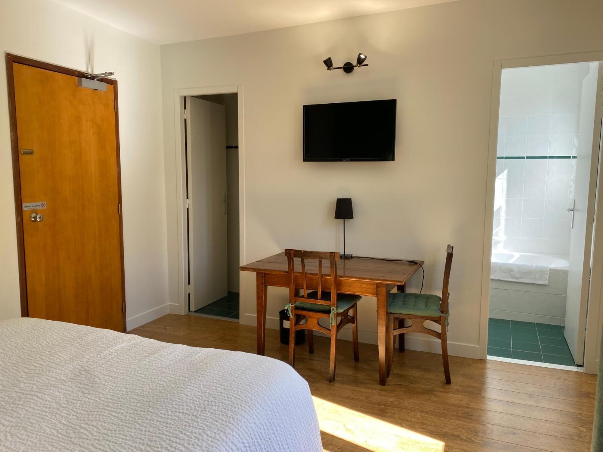 Logis Hotel Le Clos Pite Préchacq Exteriör bild