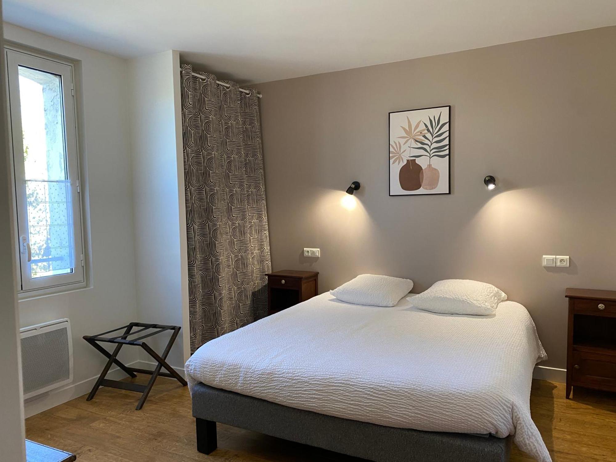 Logis Hotel Le Clos Pite Préchacq Exteriör bild