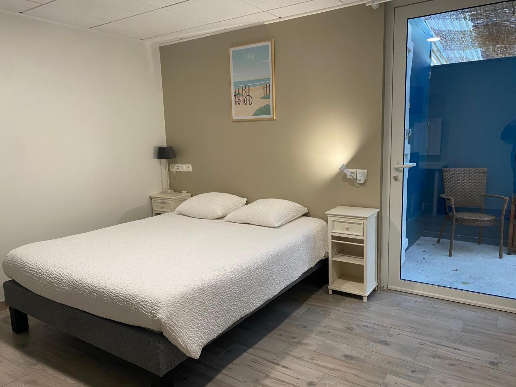 Logis Hotel Le Clos Pite Préchacq Exteriör bild